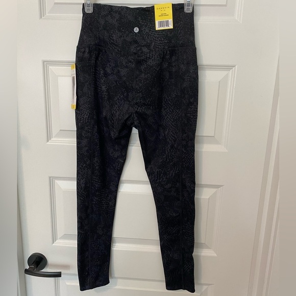 * NEW Danskin Black Patterned Leggings Size S Workout Yoga Run Walk Hike Active - Picture 3 of 7